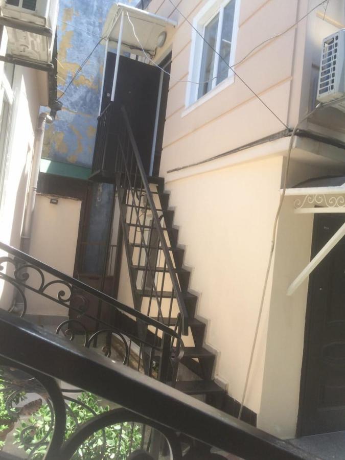 Batumi Guesthouse 28A エクステリア 写真