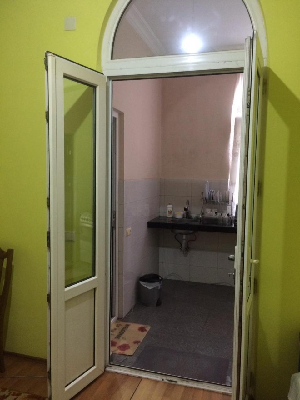 Batumi Guesthouse 28A エクステリア 写真