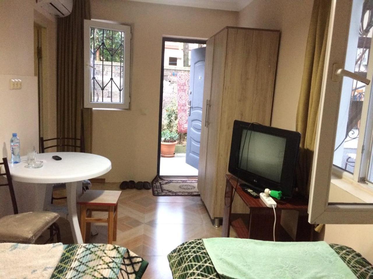 Batumi Guesthouse 28A エクステリア 写真