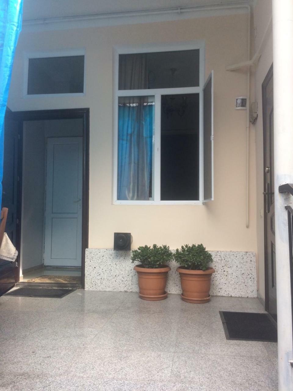 Batumi Guesthouse 28A エクステリア 写真